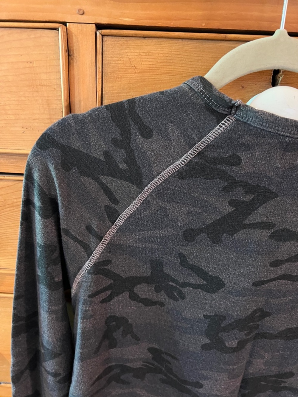 Sz M Sundry Olive Camo Sweatshirt with Gold 'Golden' Script GUC - Picture 4 of 9